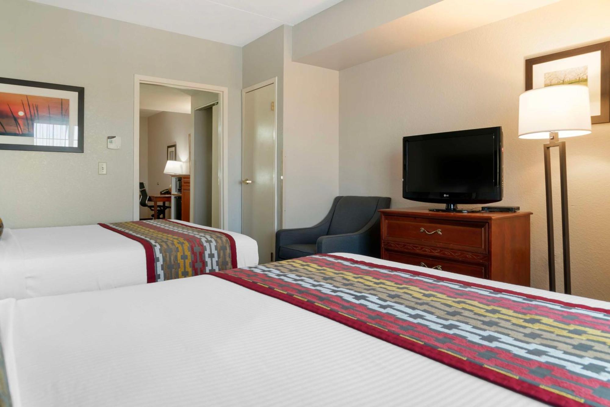 Best Western Executive Inn & Suites Grand Rapids Exterior photo