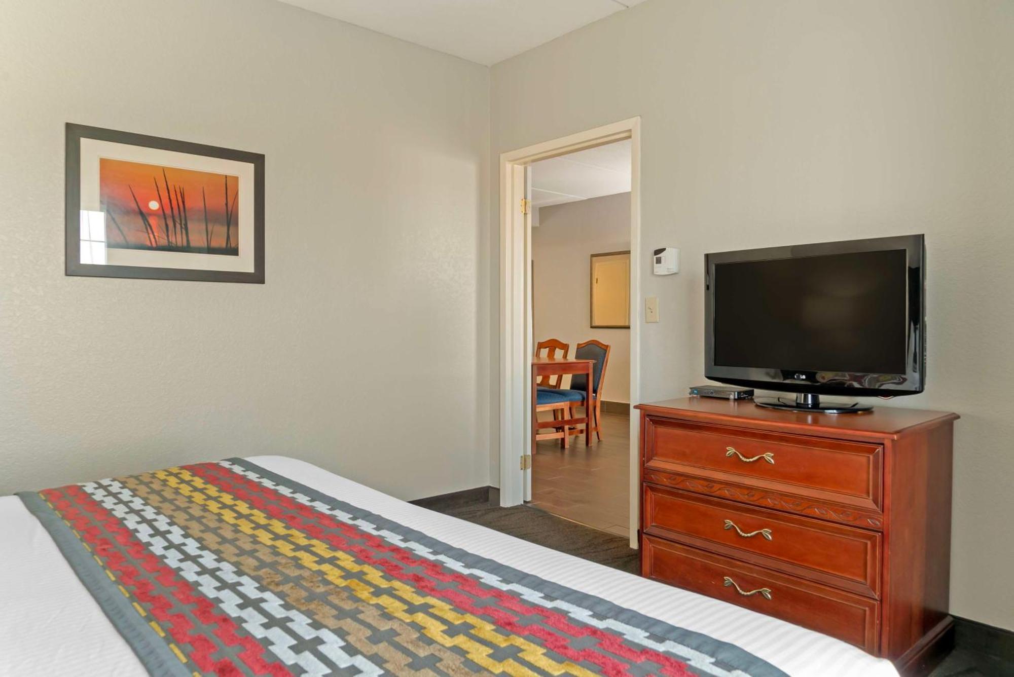Best Western Executive Inn & Suites Grand Rapids Exterior photo