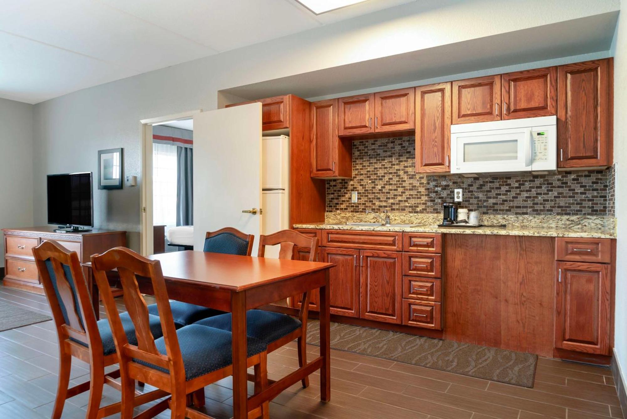 Best Western Executive Inn & Suites Grand Rapids Exterior photo