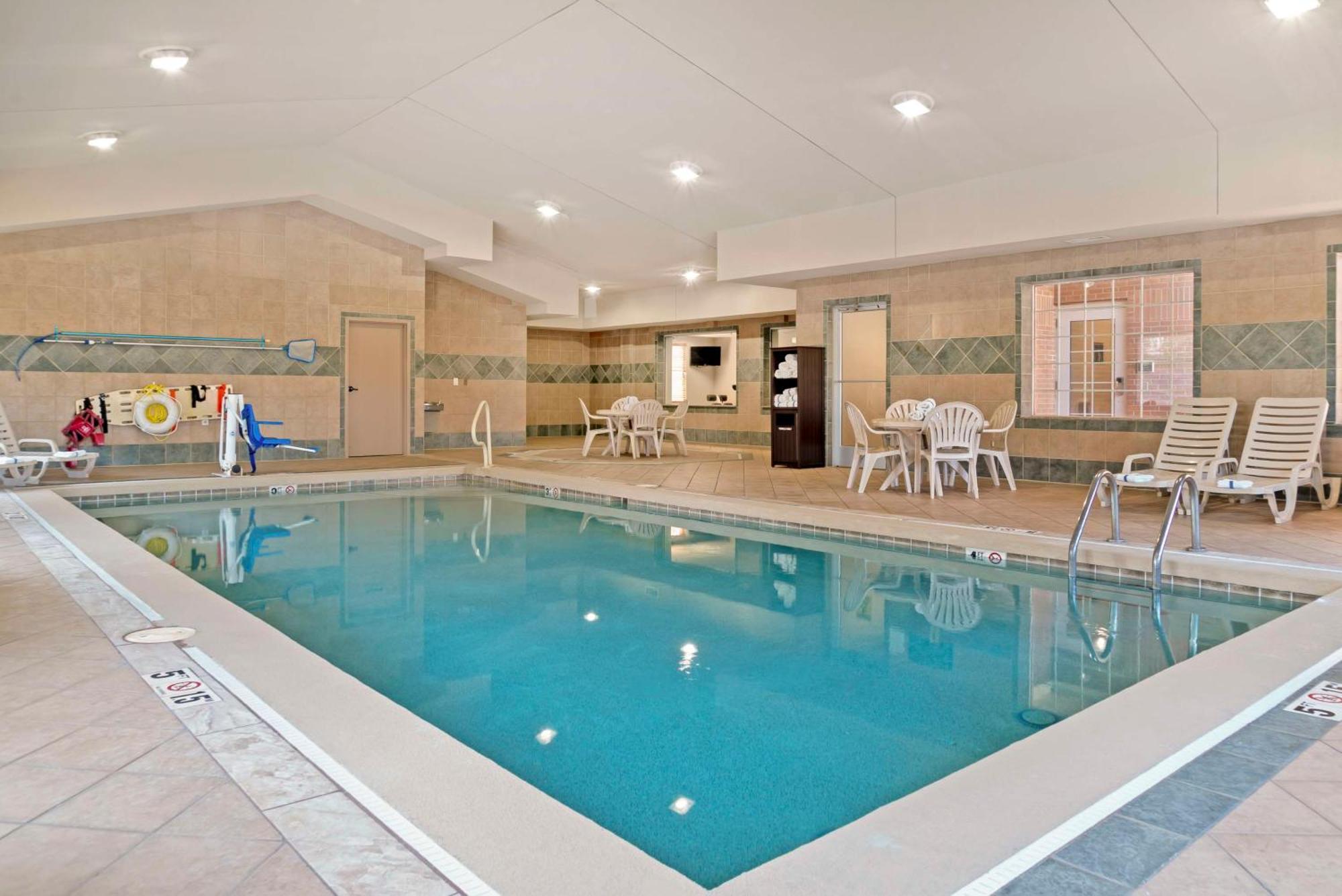 Best Western Executive Inn & Suites Grand Rapids Exterior photo